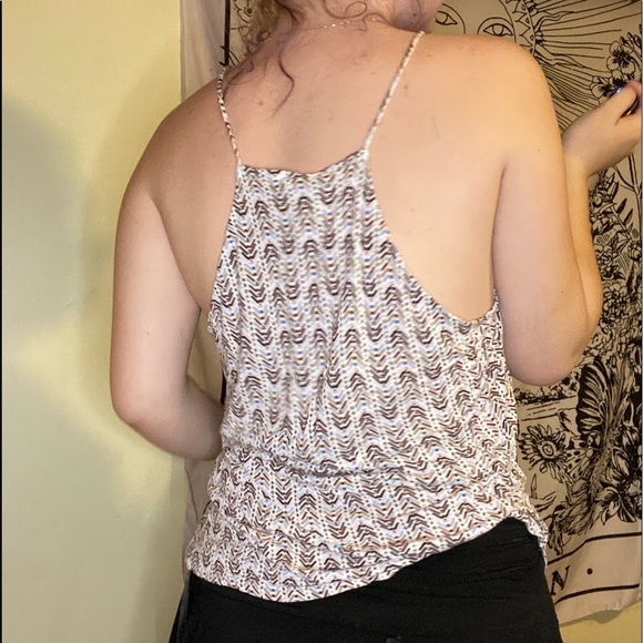 loose high neck tank top - Picture 3 of 3
